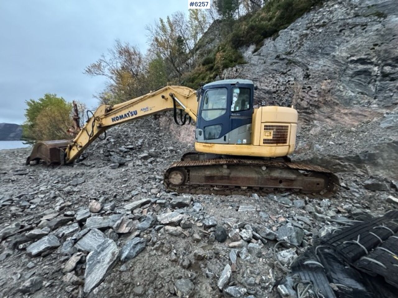 2005 Komatsu PC228USLC-3 crawler excavator side view 2005 Komatsu PC228USLC-3 crawler excavator side view