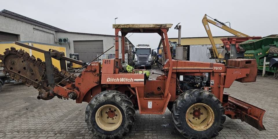 1995 Ditch Witch 7610DD wheel trencher side view 1995 Ditch Witch 7610DD wheel trencher side view