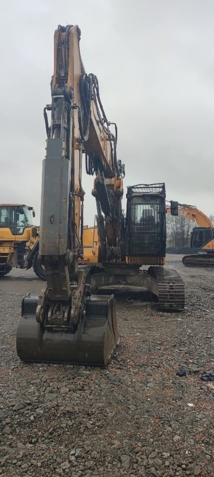 Liebherr 922 crawler excavator, front view