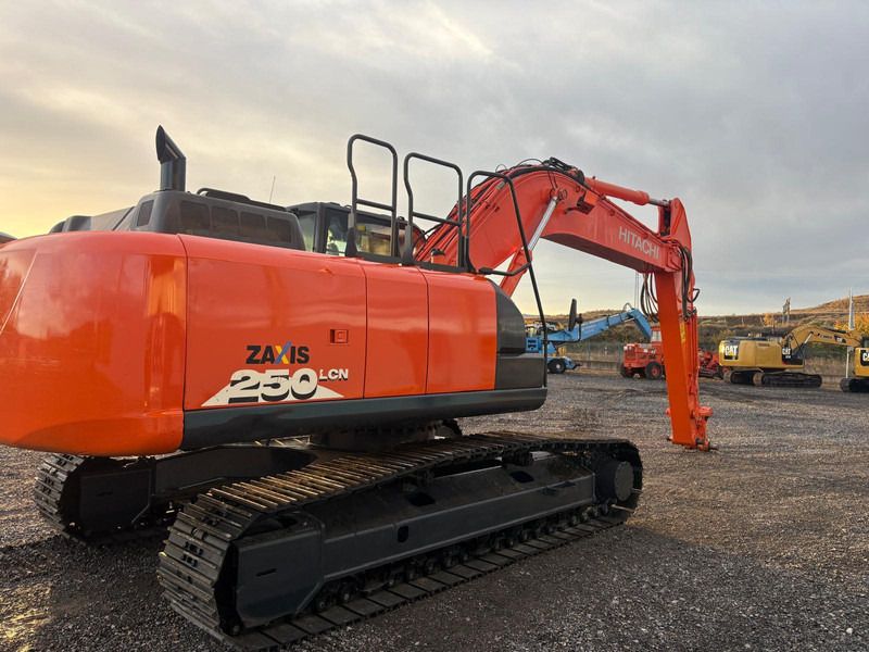 2017 Hitachi Zaxis 250LCN crawler excavator, side view 2017 Hitachi Zaxis 250LCN crawler excavator, side view