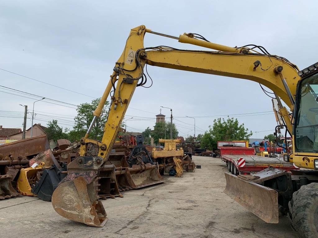 2007 Komatsu PW140-7 wheel excavator, side view of boom and bucket
