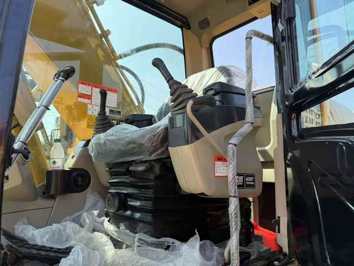 2026 Caterpillar 320B crawler excavator interior view 2026 Caterpillar 320B crawler excavator interior view