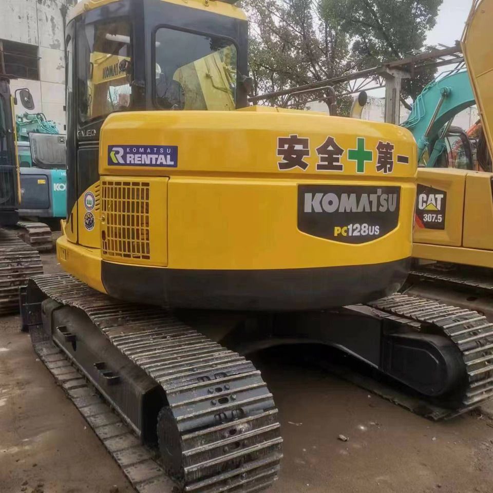 2023 Komatsu PC128US crawler excavator rear view 2023 Komatsu PC128US crawler excavator rear view