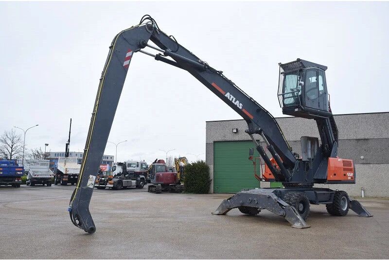 2012 Atlas 270 MH wheel excavator, side profile view