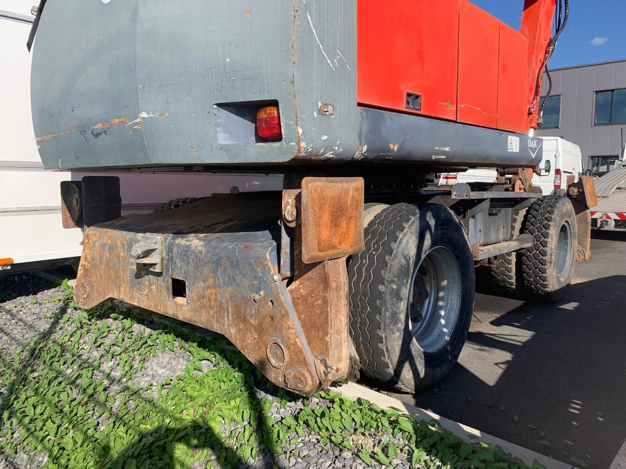 2001 O&K MH 5.5 wheel excavator rear view