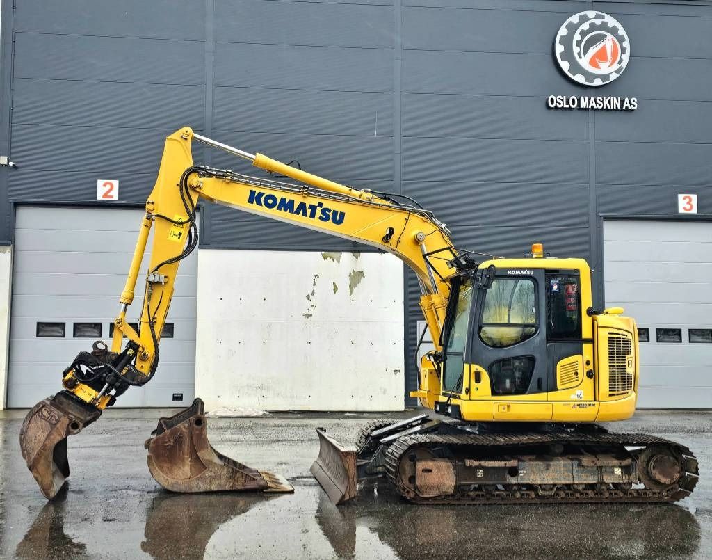 2014 Komatsu PC138 SU-10 crawler excavator, side view 2014 Komatsu PC138 SU-10 crawler excavator, side view