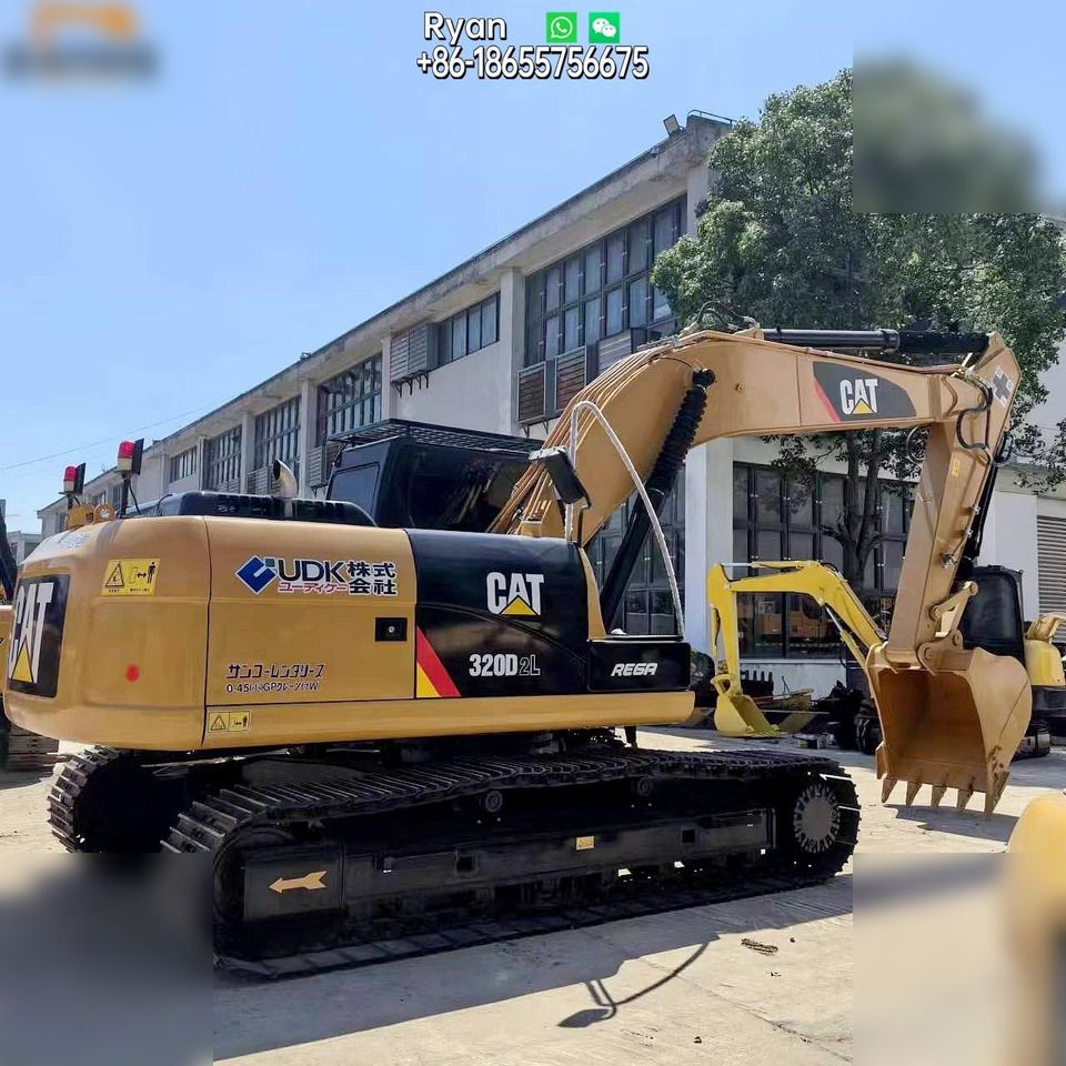 Escavadora de rastos Caterpillar 320D2L de 2022, vista traseira a três quartos