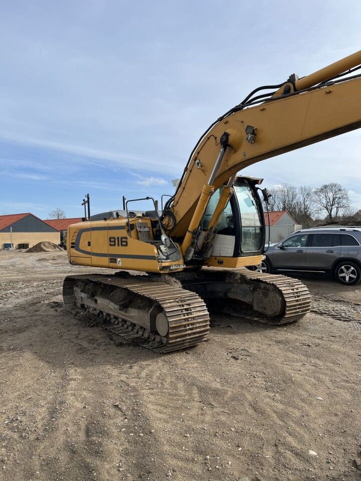 2012 Liebherr 916 crawler excavator, side profile view