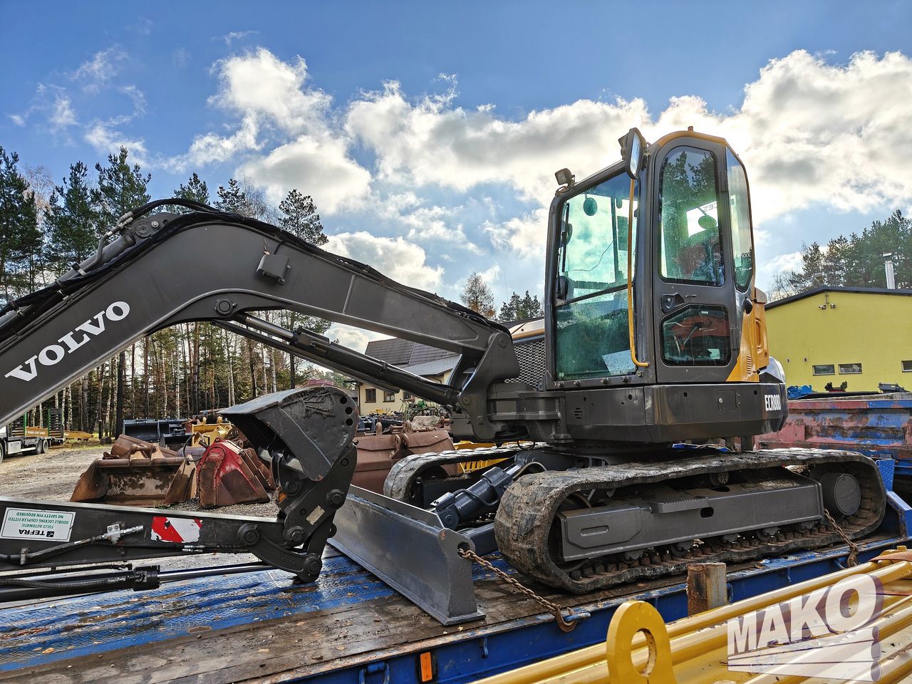 2019 Volvo ECR88D crawler excavator side view 2019 Volvo ECR88D crawler excavator side view