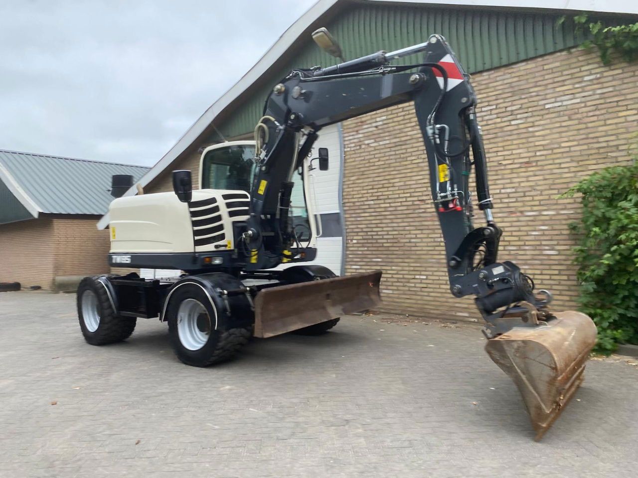 2015 Terex TW85 wheel excavator, side view