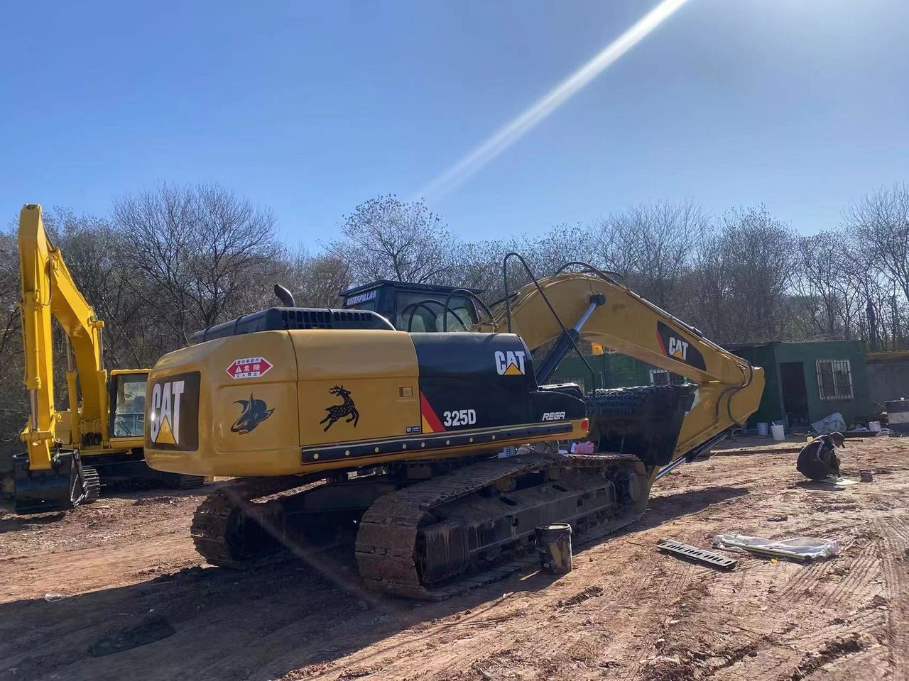 2019 Caterpillar 325D crawler excavator, rear three-quarter view 2019 Caterpillar 325D crawler excavator, rear three-quarter view