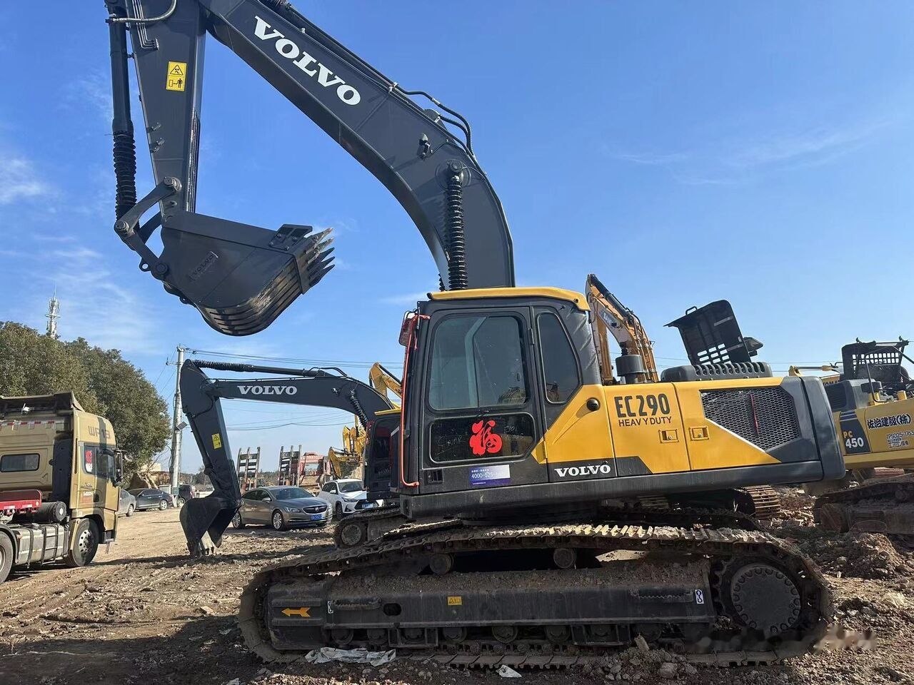 Volvo EC290 Crawler Excavator side view Volvo EC290 Crawler Excavator side view