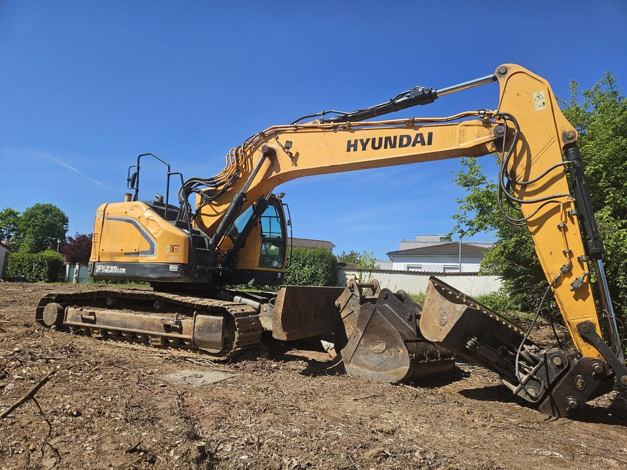 2018 Hyundai HX235 LCR crawler excavator, side view 2018 Hyundai HX235 LCR crawler excavator, side view