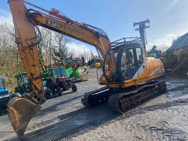 1995 Samsung LC130-2 crawler excavator, side view 1995 Samsung LC130-2 crawler excavator, side view