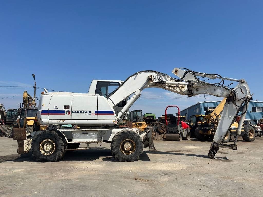 2008 New Holland MH-PLUS wheel excavator, side view 2008 New Holland MH-PLUS wheel excavator, side view