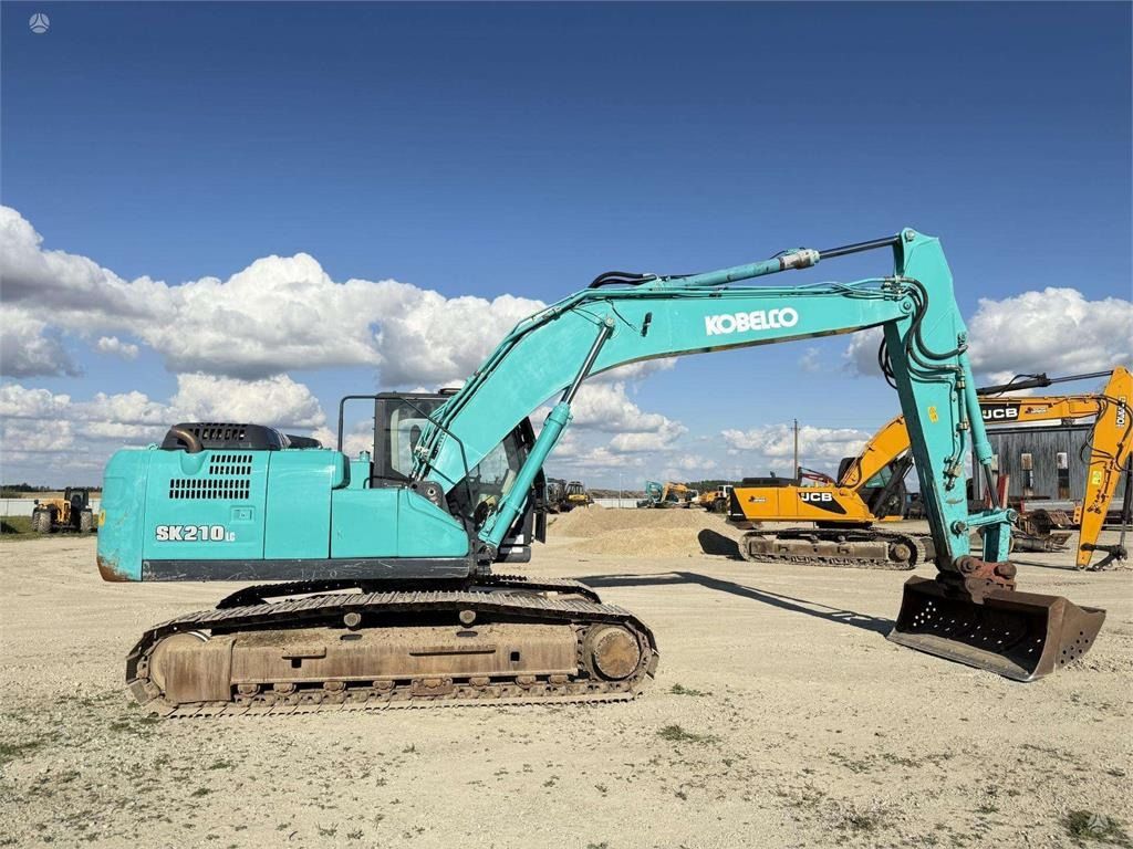 2015 Kobelco SK210LC-10 crawler excavator, side view 2015 Kobelco SK210LC-10 crawler excavator, side view