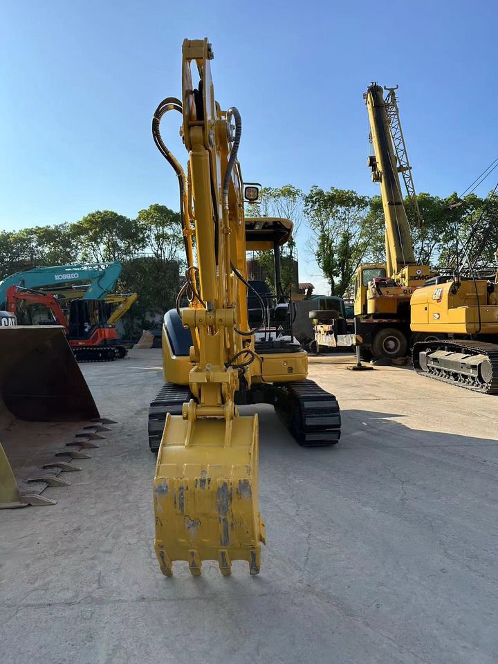 2015 Komatsu PC40MR mini excavator, front view 2015 Komatsu PC40MR mini excavator, front view