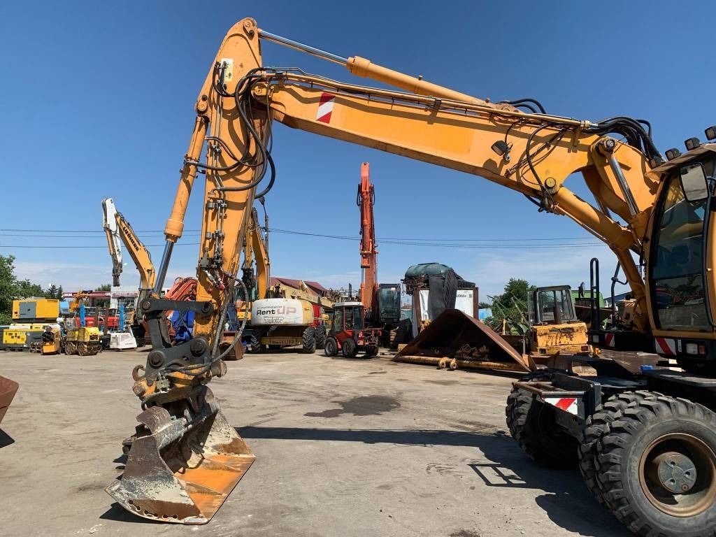 2014 Hyundai R180W-9A wheel excavator side view 2014 Hyundai R180W-9A wheel excavator side view