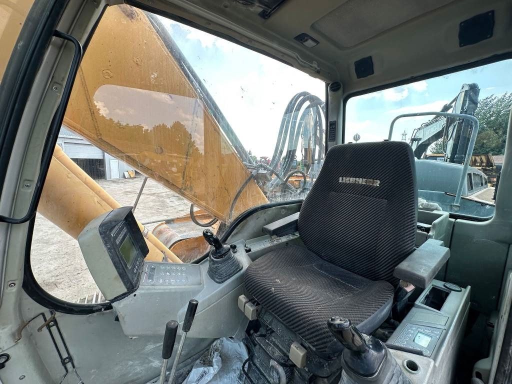 2007 Liebherr R924C crawler excavator interior cab view 2007 Liebherr R924C crawler excavator interior cab view
