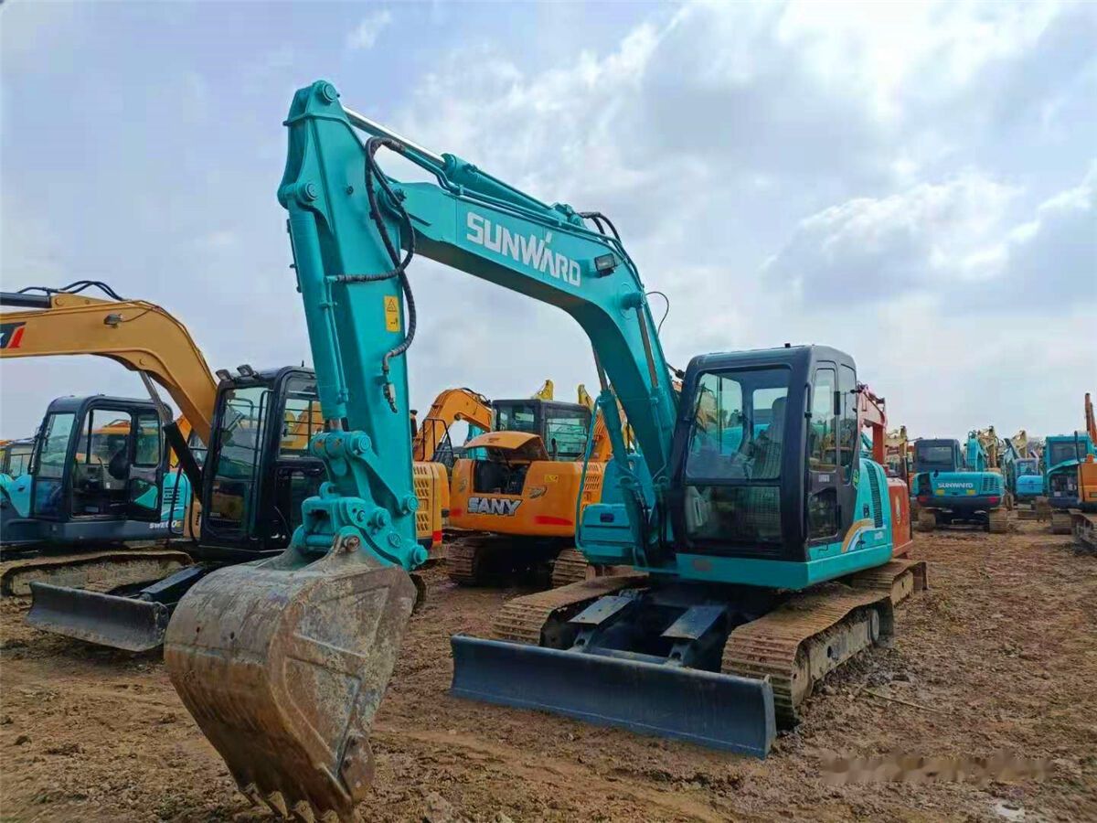 2010 Sunward SWE90 crawler excavator, front three-quarter view 2010 Sunward SWE90 crawler excavator, front three-quarter view