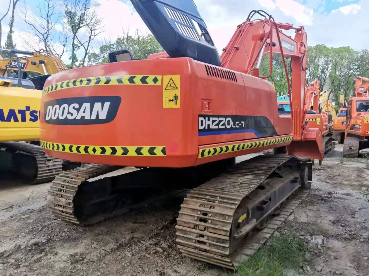 2022 Doosan DH220LC-7 crawler excavator rear view