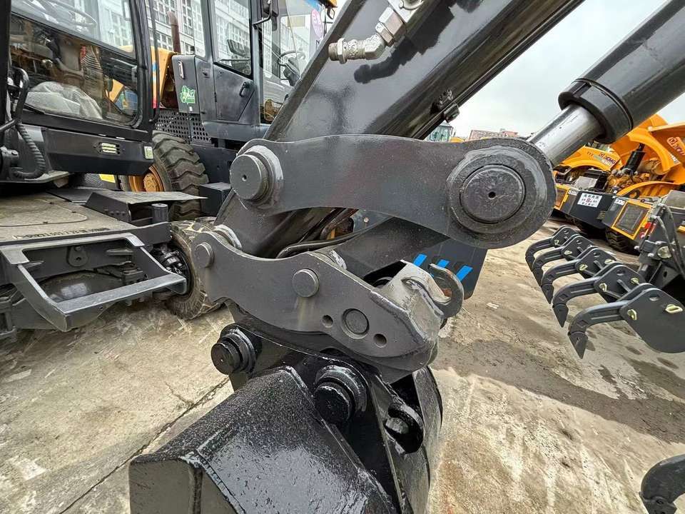 2021 Doosan DX75 wheel excavator boom and linkage detail 2021 Doosan DX75 wheel excavator boom and linkage detail