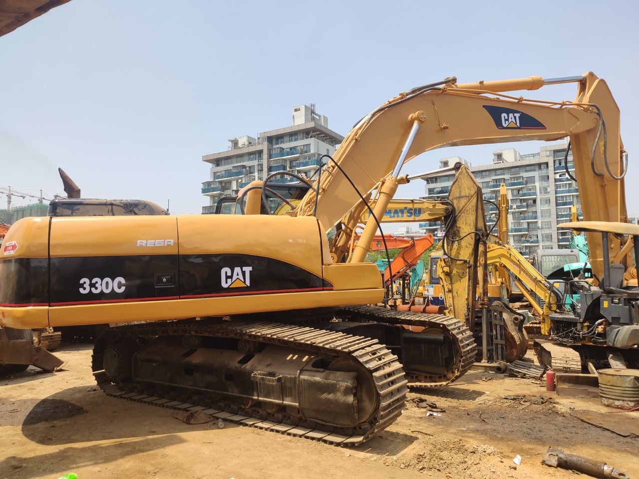 Caterpillar 330C crawler excavator, side view Caterpillar 330C crawler excavator, side view