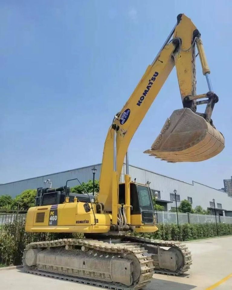 2023 Komatsu PC460-8 crawler excavator side view 2023 Komatsu PC460-8 crawler excavator side view