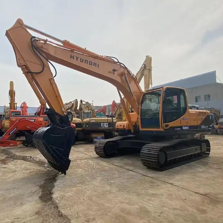 2008 Hyundai Robex 225LC-7T crawler excavator, side view 2008 Hyundai Robex 225LC-7T crawler excavator, side view