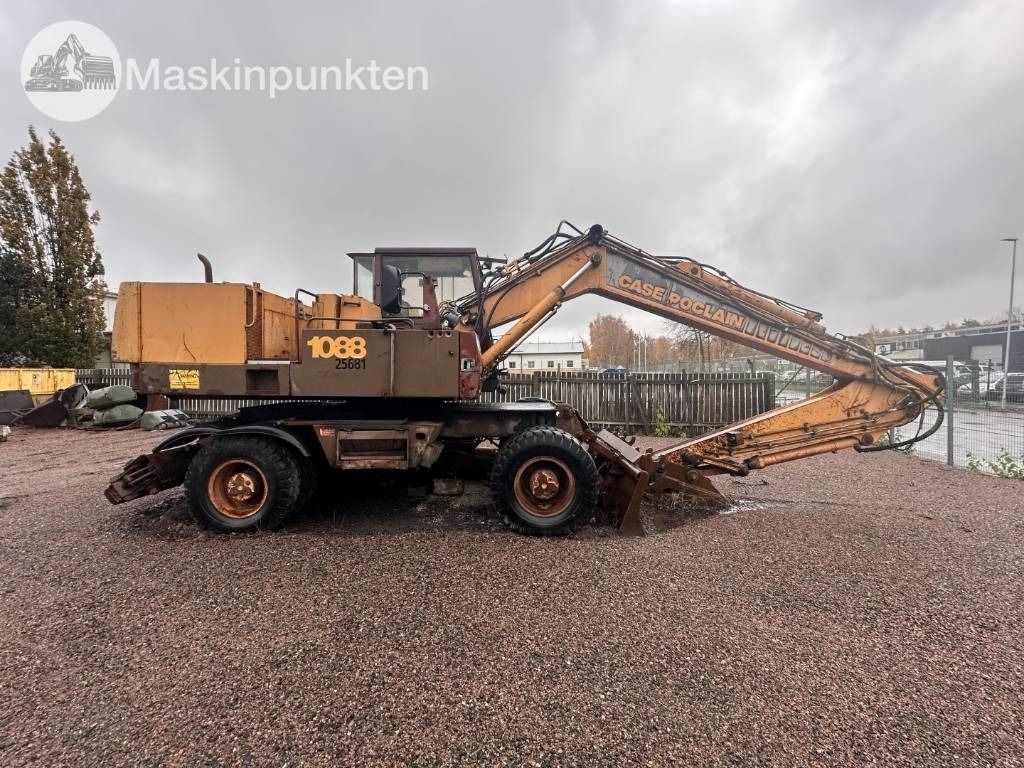 1990 CASE 1088 P wheel excavator, side view 1990 CASE 1088 P wheel excavator, side view