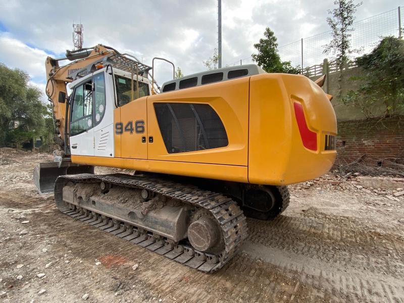 2014 Liebherr R946NLC crawler excavator, rear three-quarter view 2014 Liebherr R946NLC crawler excavator, rear three-quarter view