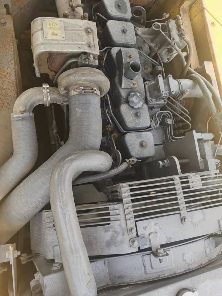 2017 Komatsu PC200-7 crawler excavator engine compartment view 2017 Komatsu PC200-7 crawler excavator engine compartment view