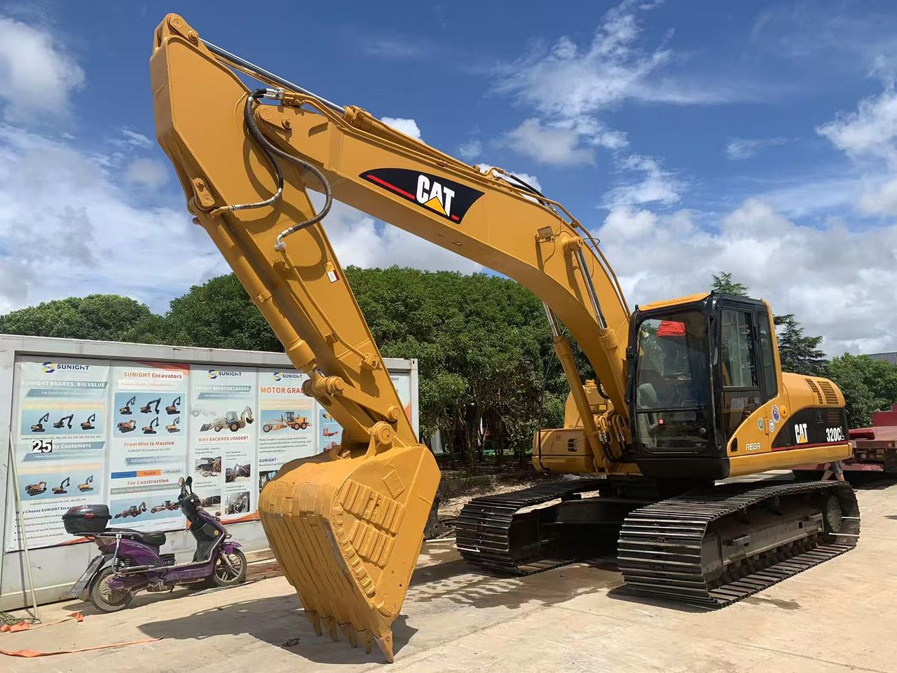 2016 Caterpillar 320CL paletli ekskavatör, yan profil görünümü 2016 Caterpillar 320CL paletli ekskavatör, yan profil görünümü