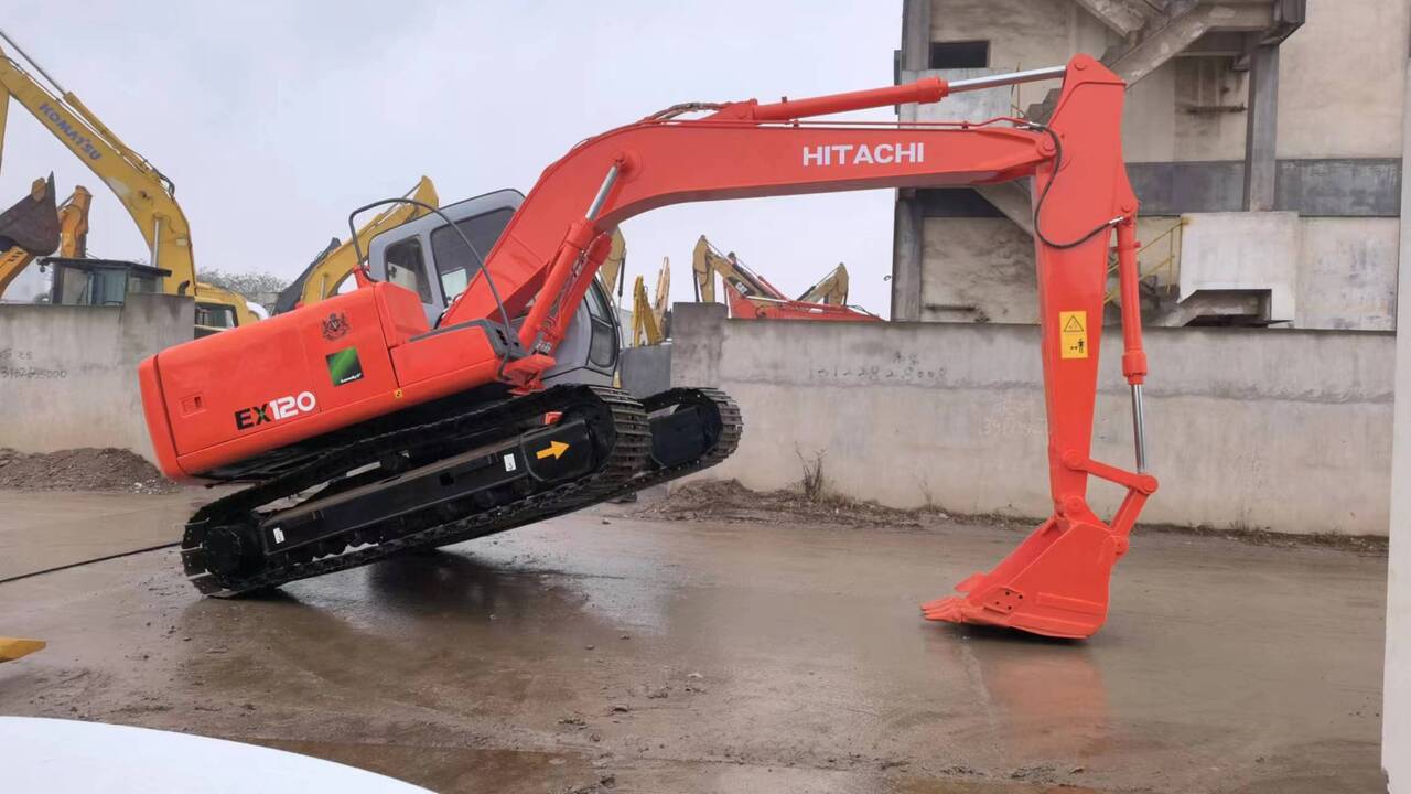 2015 Hitachi EX120-5 crawler excavator, side profile view 2015 Hitachi EX120-5 crawler excavator, side profile view