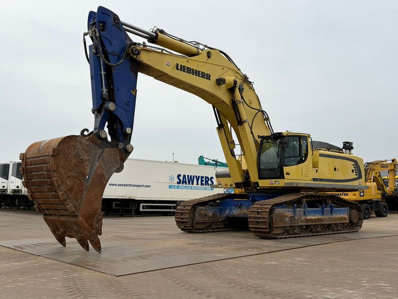 2014 Liebherr R976 HDSL crawler excavator, front three-quarter view
