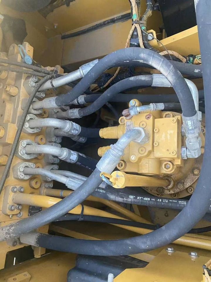 2025 Caterpillar 320GC crawler excavator hydraulic pump detail 2025 Caterpillar 320GC crawler excavator hydraulic pump detail