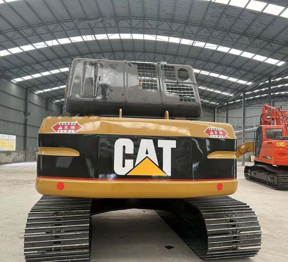 Caterpillar 320BL crawler excavator rear view