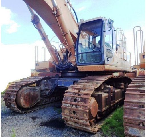 2002 CASE CX 800 crawler excavator, front three-quarter view 2002 CASE CX 800 crawler excavator, front three-quarter view