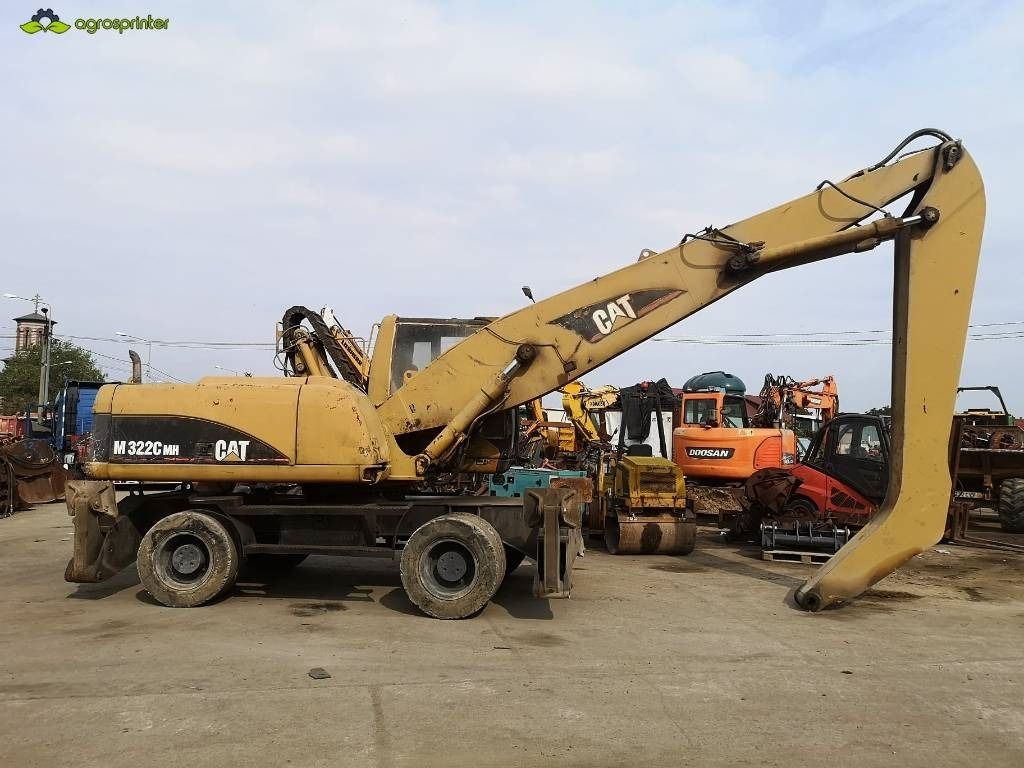 2005 Caterpillar M322C MH material handler, side view