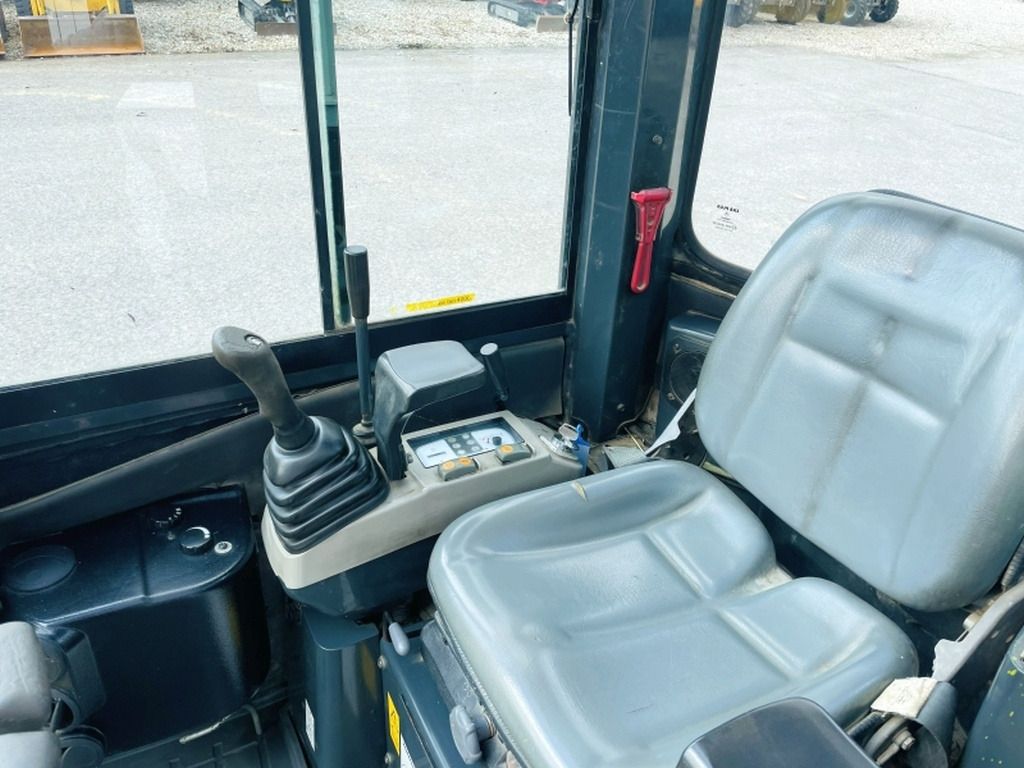 2014 Komatsu PC16R-3HS mini excavator interior view 2014 Komatsu PC16R-3HS mini excavator interior view