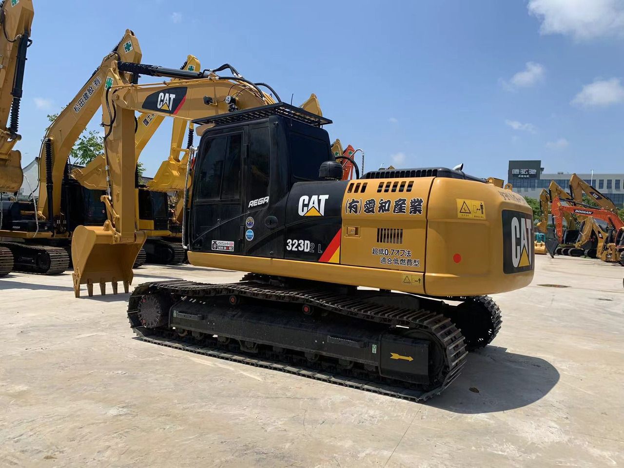 2021 Caterpillar 323D2 L crawler excavator, rear three-quarter view 2021 Caterpillar 323D2 L crawler excavator, rear three-quarter view