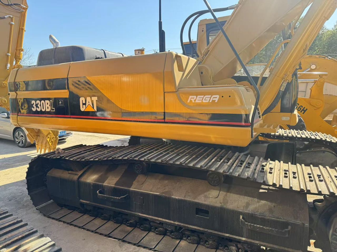 2018 Caterpillar 330BL crawler excavator side view