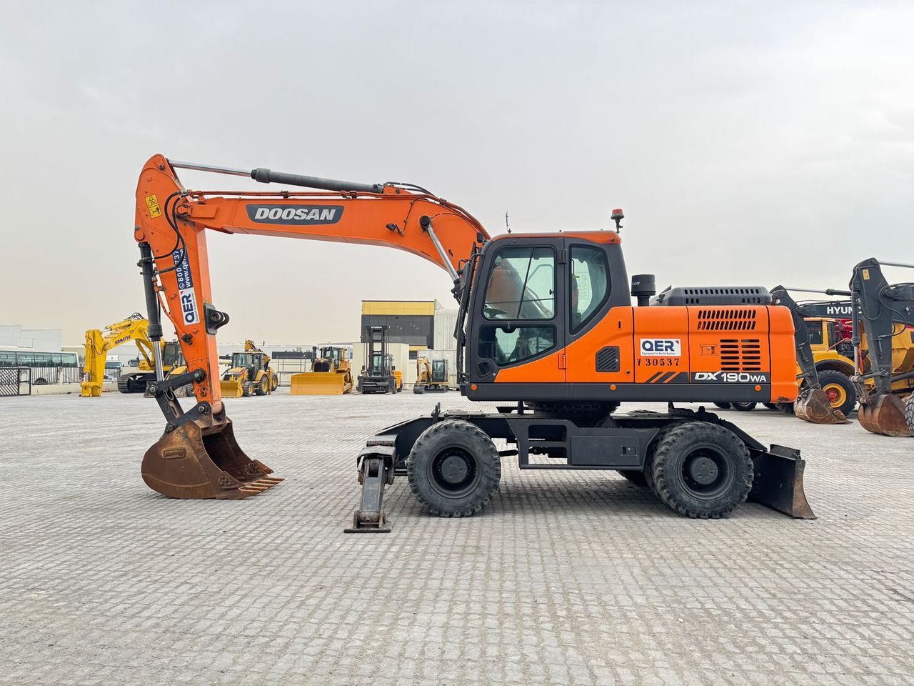 2014 Doosan DX190WA wheel excavator, side profile view 2014 Doosan DX190WA wheel excavator, side profile view