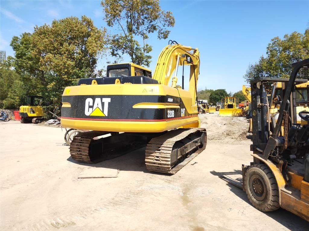 2023 Caterpillar 320B crawler excavator, rear three-quarter view 2023 Caterpillar 320B crawler excavator, rear three-quarter view
