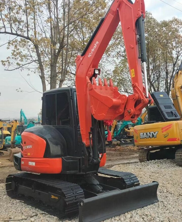 Kubota KX165 mini excavator, rear three-quarter view Kubota KX165 mini excavator, rear three-quarter view