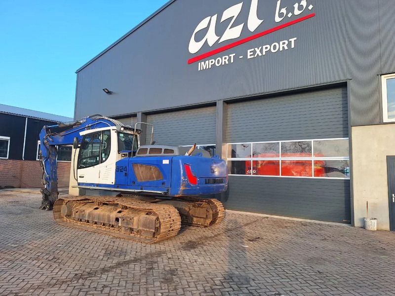 2014 Liebherr R924LC crawler excavator, rear three-quarter view 2014 Liebherr R924LC crawler excavator, rear three-quarter view