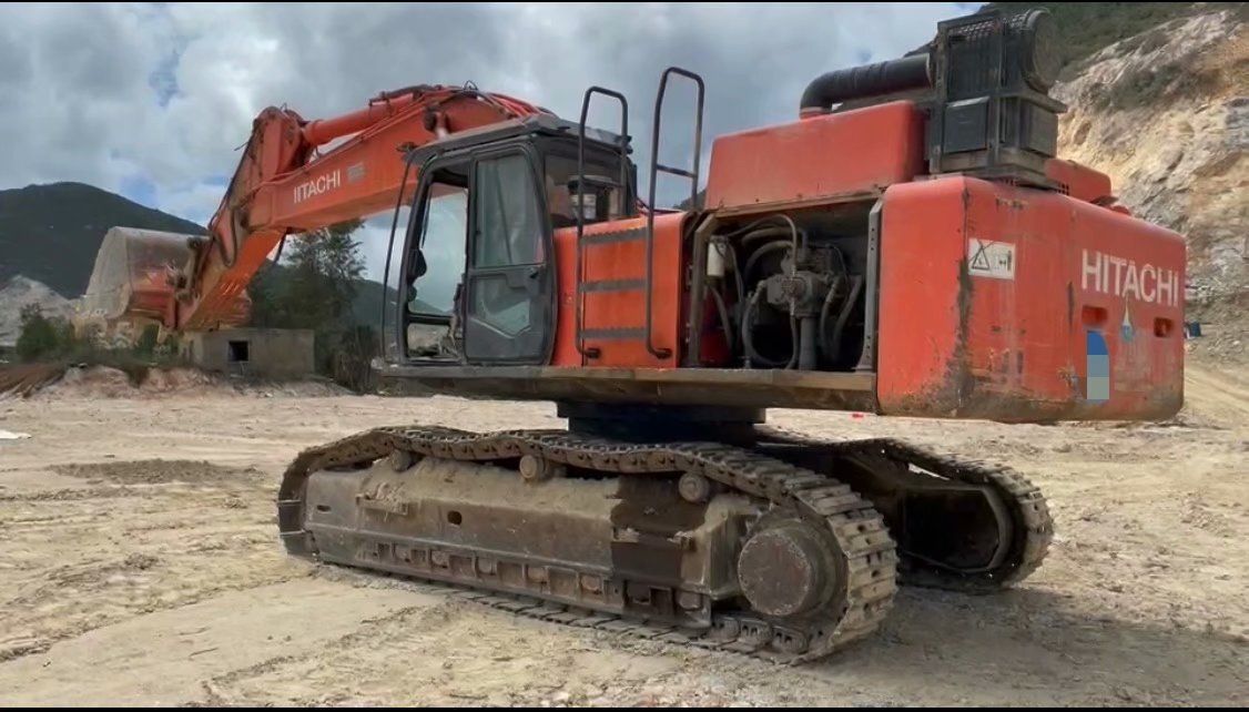 2010 Hitachi ZX470-3 crawler excavator, rear three-quarter view