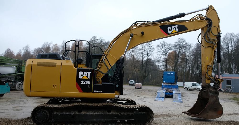 2012 Caterpillar 320EL crawler excavator, side profile view 2012 Caterpillar 320EL crawler excavator, side profile view