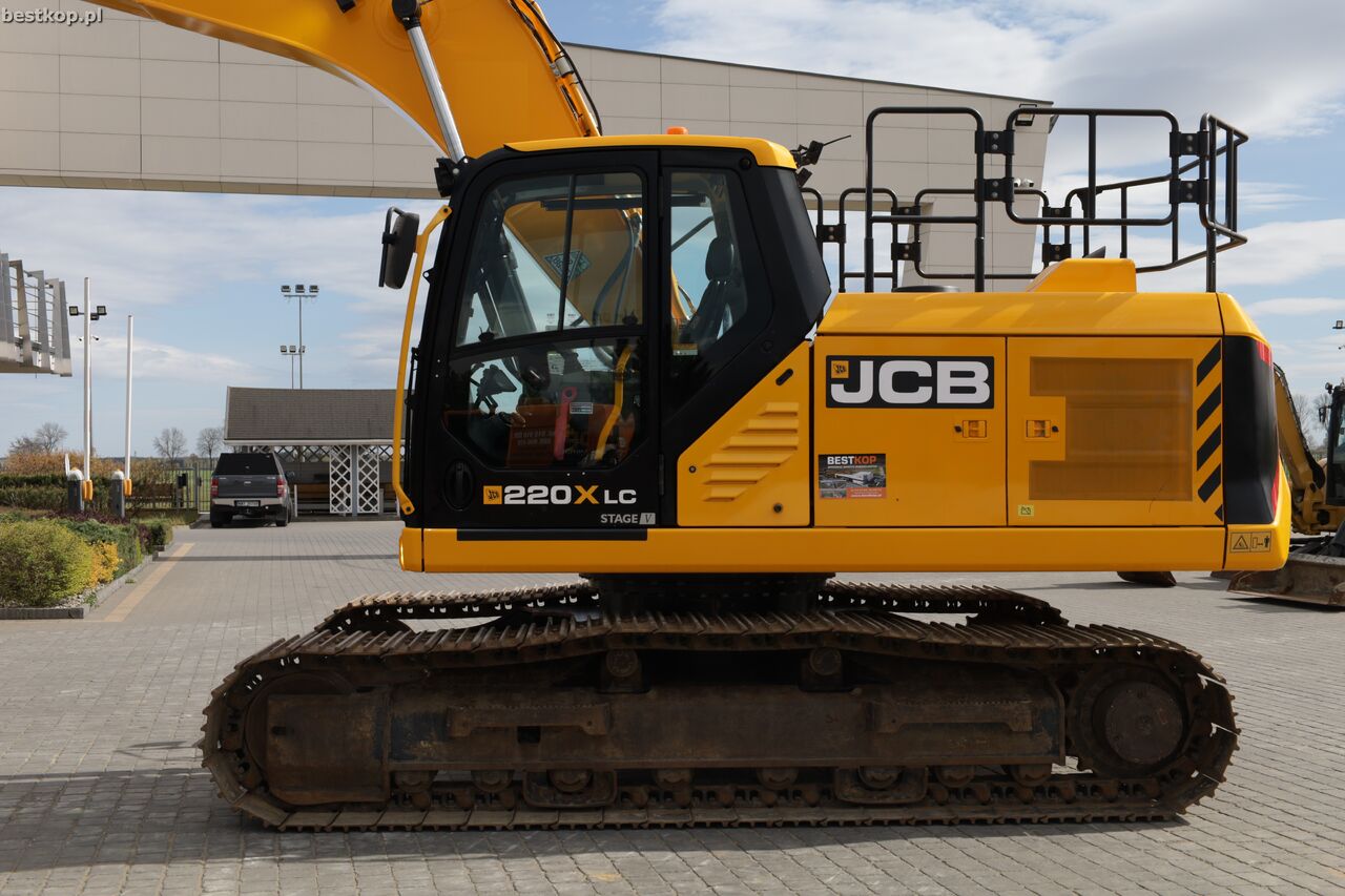 2022 JCB 220X LC crawler excavator side view 2022 JCB 220X LC crawler excavator side view