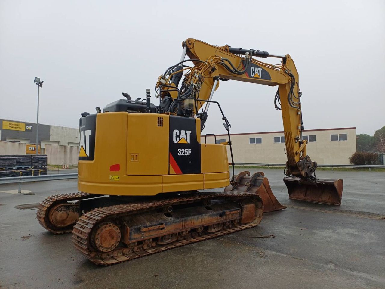 2018 Caterpillar 325F CR crawler excavator, rear three-quarter view 2018 Caterpillar 325F CR crawler excavator, rear three-quarter view